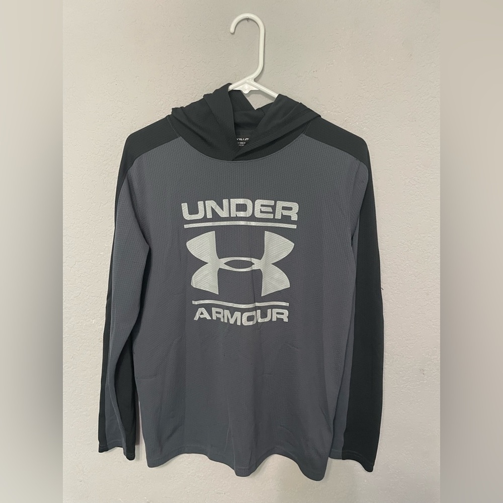 Gray Under Armour shirt with hood YXL